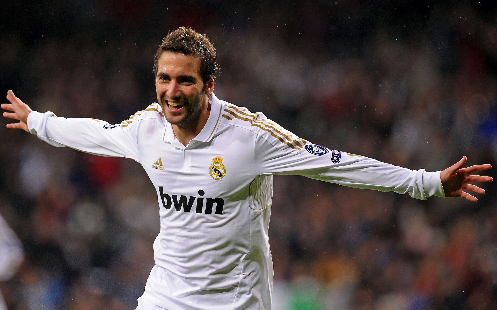 开云体育APP-“泥浆飞扬：雨后泥地的疯狂追逐”，泥浆视频